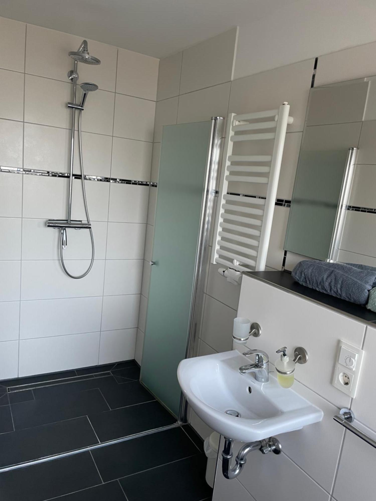 Ferienwohnung Mit Fussbodenheizung Nahe Messe, Gratis Parkplatz Und Abstellplatz E - Bike Ανόβερο Εξωτερικό φωτογραφία